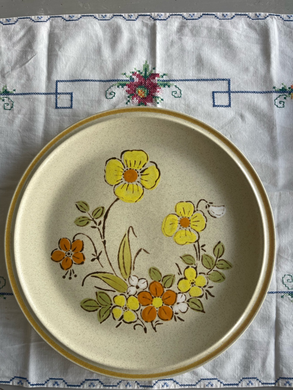 Retro 1970 Hearthside Garden Festival Sunshine Flowers Stoneware Dinner Plate